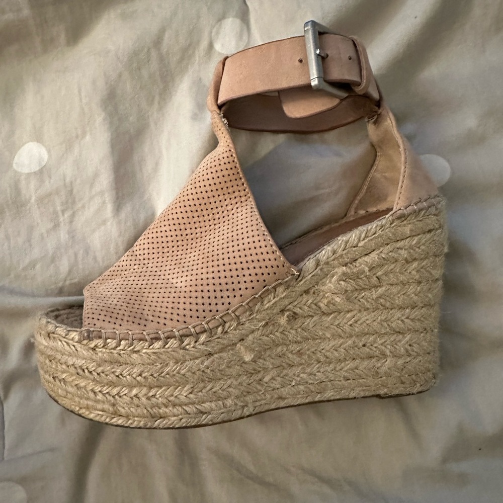 Marc fisher tan wedge